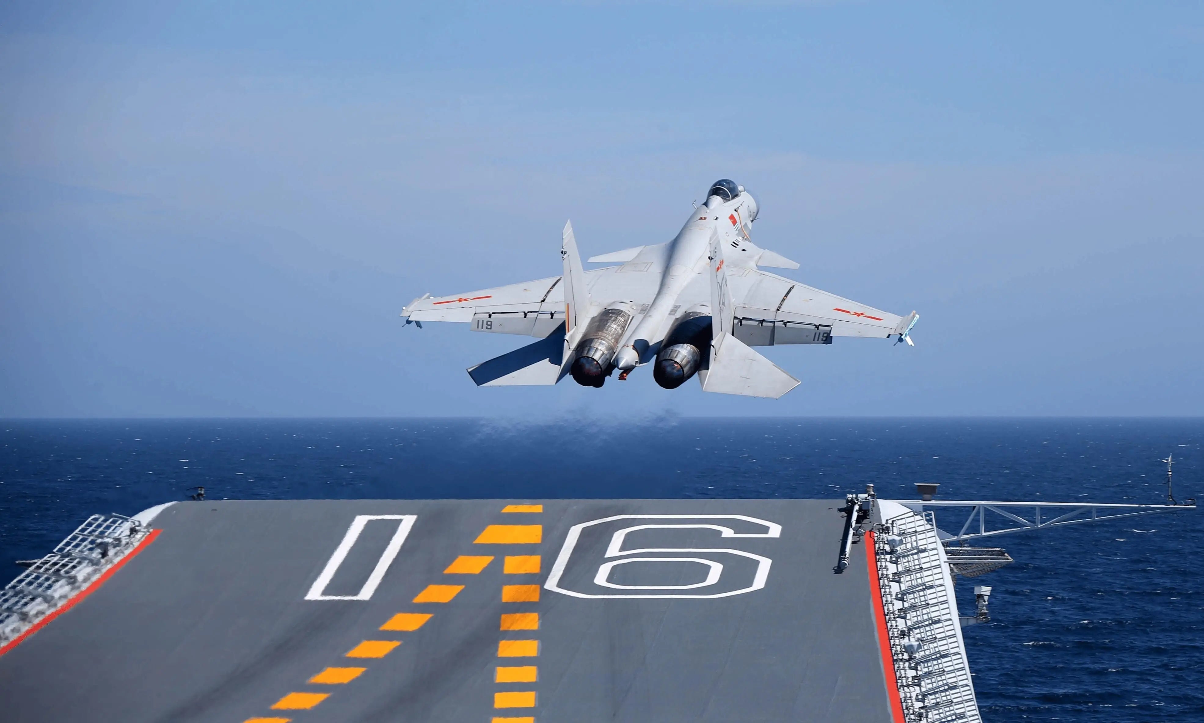 Christmas gift J-15 Carrier-Based Fighter Jet Building Blocks Set, 272 Pieces Military Aircraft Model Kit for Kids Aged 6+ & Enthusiasts(J15 carrier aircraft) Wholesale Hub