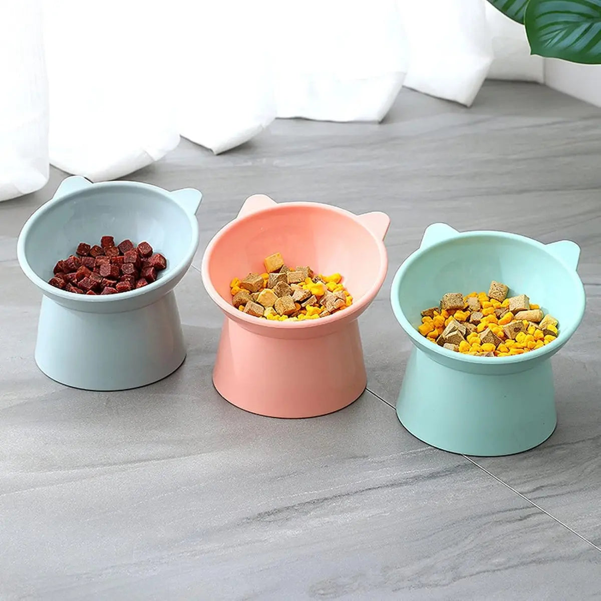 Cat bowl - Non-slip feeder - Tilting bowl - Anti-vomiting - Angled design - Blue - Perfect for cats - Indoor use - Pet accessories - Pink Wholesale Hub