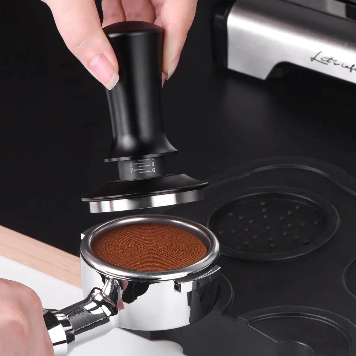 Coffee tamper - Tamper - 51 mm - Coffee press - Espresso tamper - 304 stainless steel - Aluminum handle - Base Ripple - Scale adjustment - For cafes, coffee lovers - Black Wholesale Hub