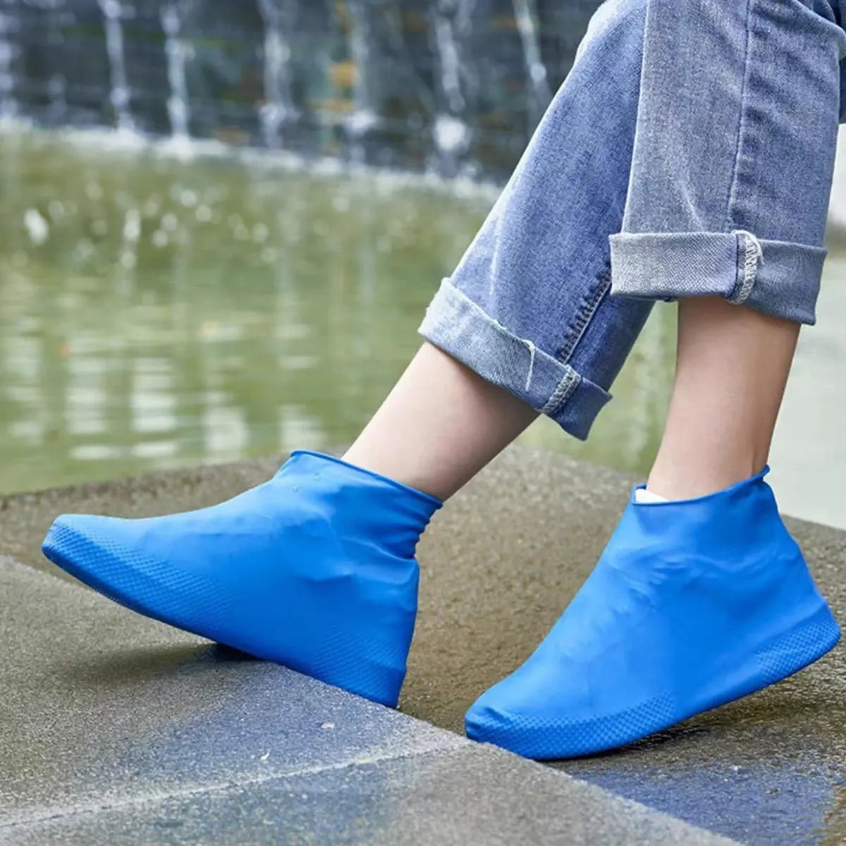 Overshoes - 1 Pair - Waterproof Silicone Overshoes - Reusable, Non-slip, Suitable for Outdoor Activities (Blue - Size M) Wholesale Hub