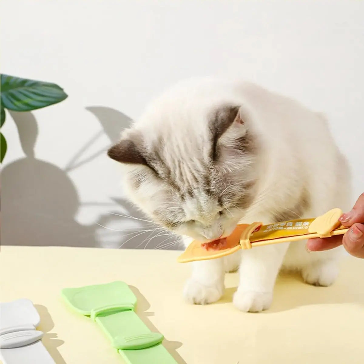 spoon for cats - Squeeze spoon for cat food - Feeding spoon for cat treats - Feeding spoon for wet food - Lick spoon for liquid cat food - Set of 3 Wholesale Hub