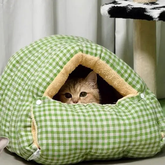 Cat house - Cat basket - Plush and warm - Removable and washable - Closed cat bed for winter - Suitable for indoor and outdoor use in winter, camping, traveling, in the bedroom, living room and apartment - Green and white checkered Wholesale Hub