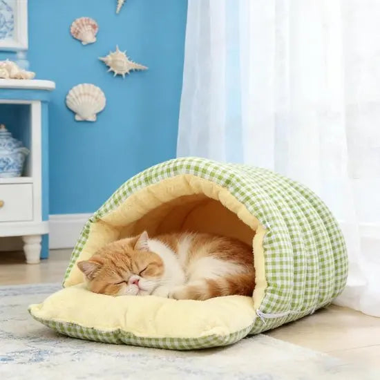 Cat house - Cat basket - Plush and warm - Removable and washable - Closed cat bed for winter - Suitable for indoor and outdoor use in winter, camping, traveling, in the bedroom, living room and apartment - Green and white checkered Wholesale Hub