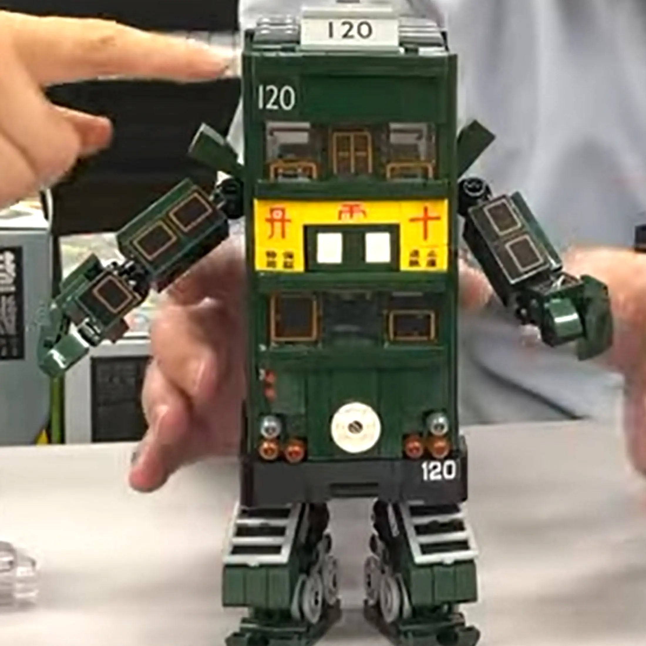 Kalos Hong Kong Machines Tram Robot Building Block Toy 699pcs 14+ Wholesale Hub
