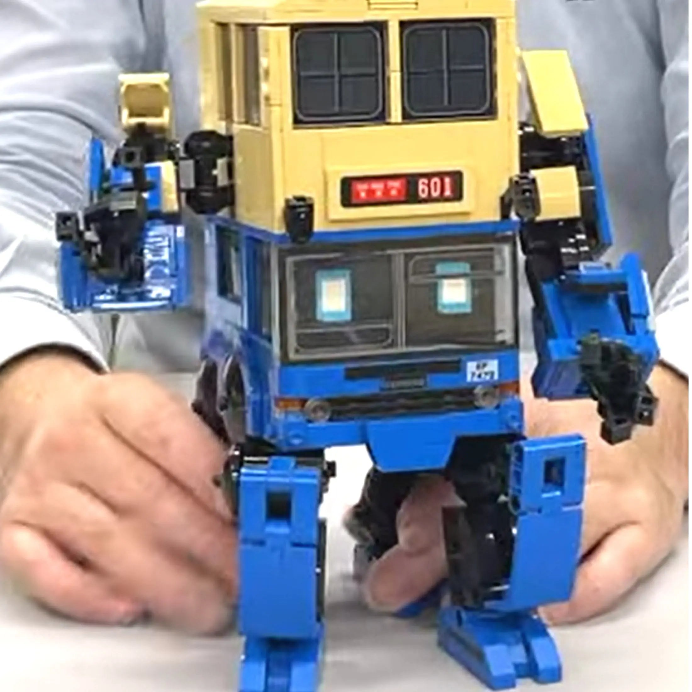 Kalos Hong Kong Machines Robot Bus Dennis Building Block Set 786pcs 14+ Wholesale Hub