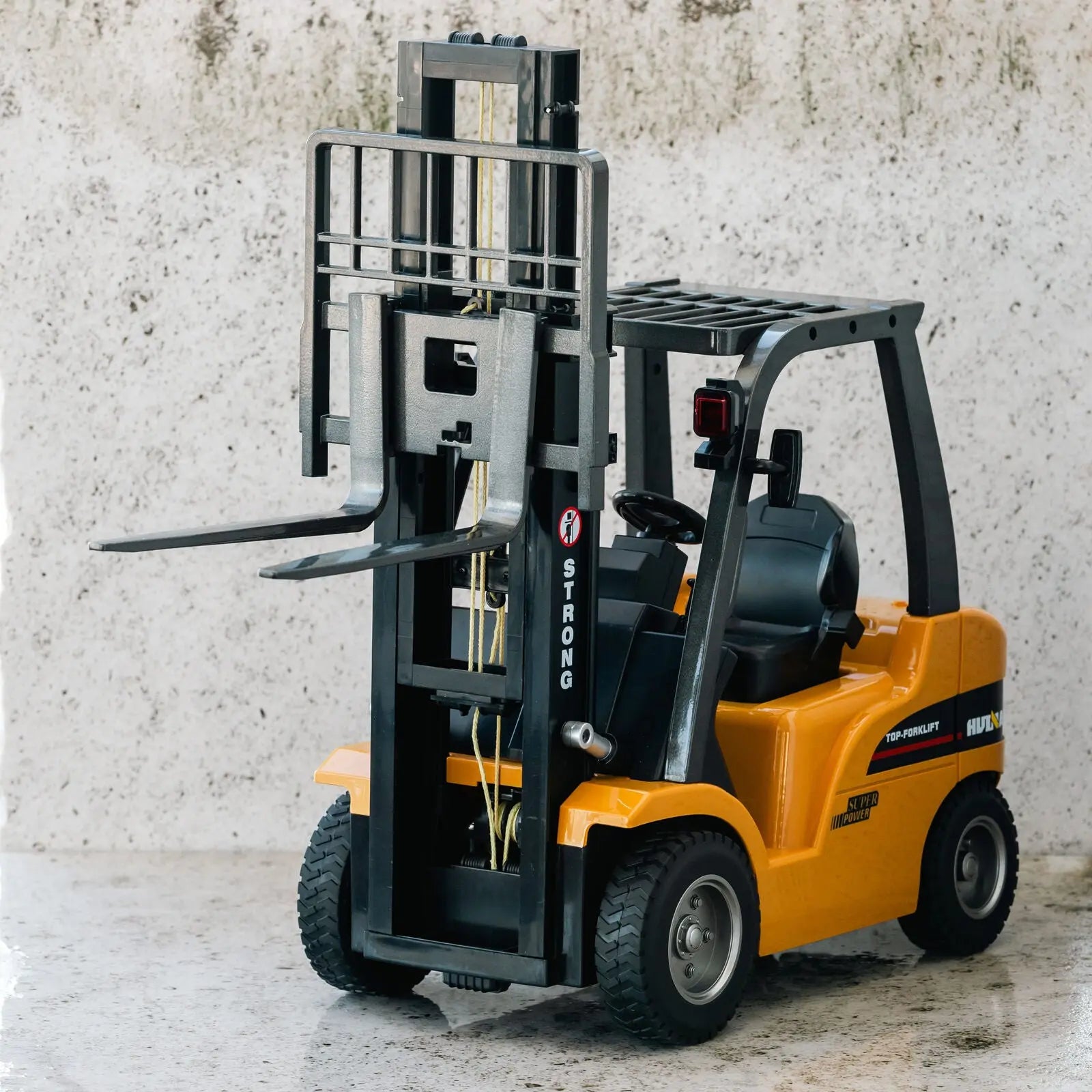 1:10 Scale 2.4G 8-Channel Metal Remote Control Forklift Construction Vehicle with Lifting Function & Sound Wholesale Hub