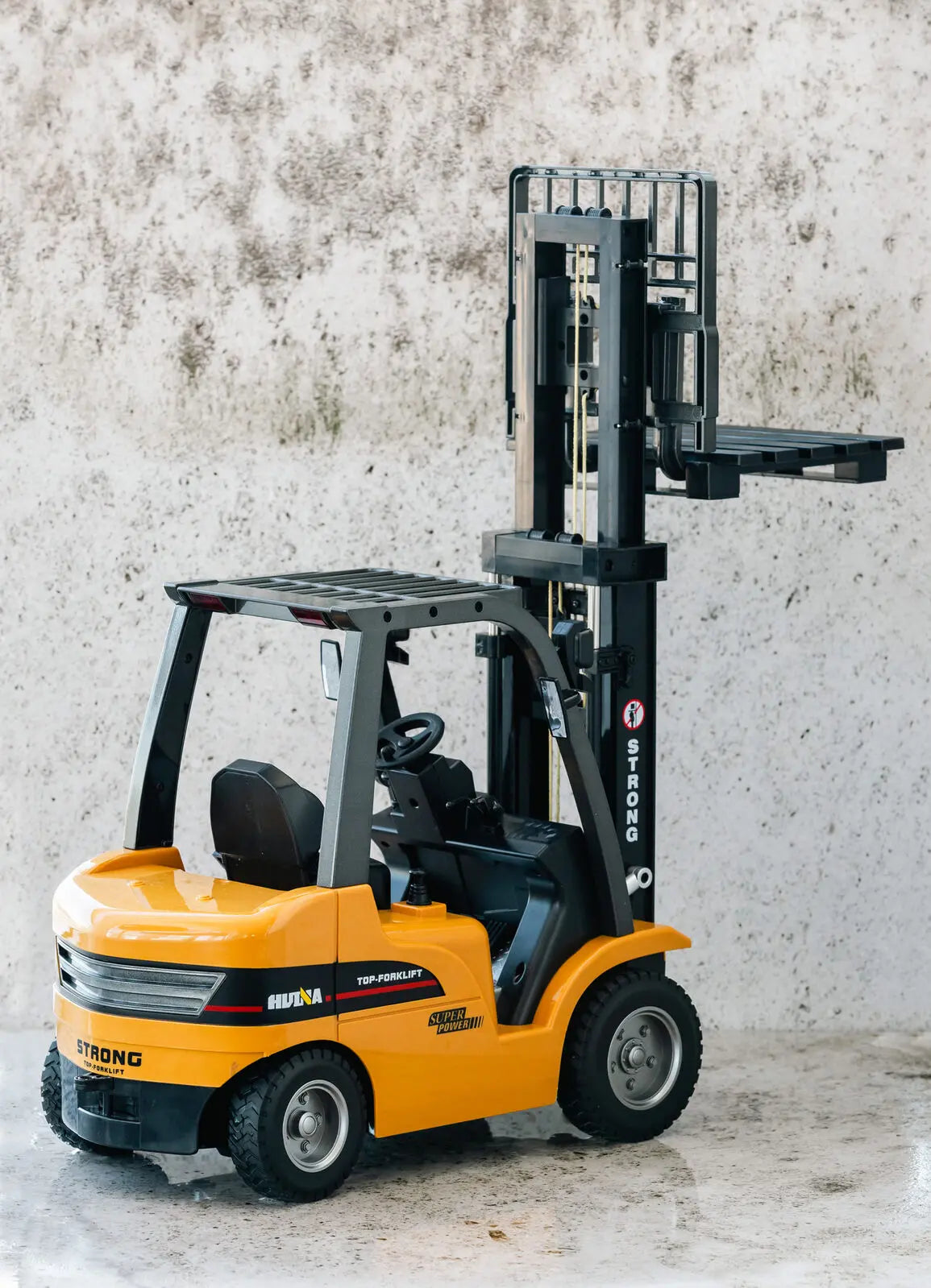 1:10 Scale 2.4G 8-Channel Metal Remote Control Forklift Construction Vehicle with Lifting Function & Sound Wholesale Hub