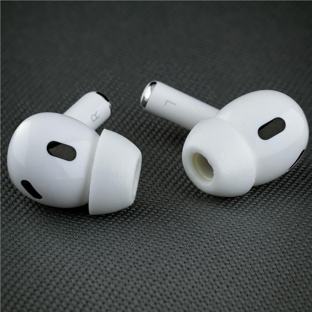 Comply TRUEGXP MAX Ear Tips for Apple AirPods Pro 1/2 (White) [Medium - 3 Pairs]