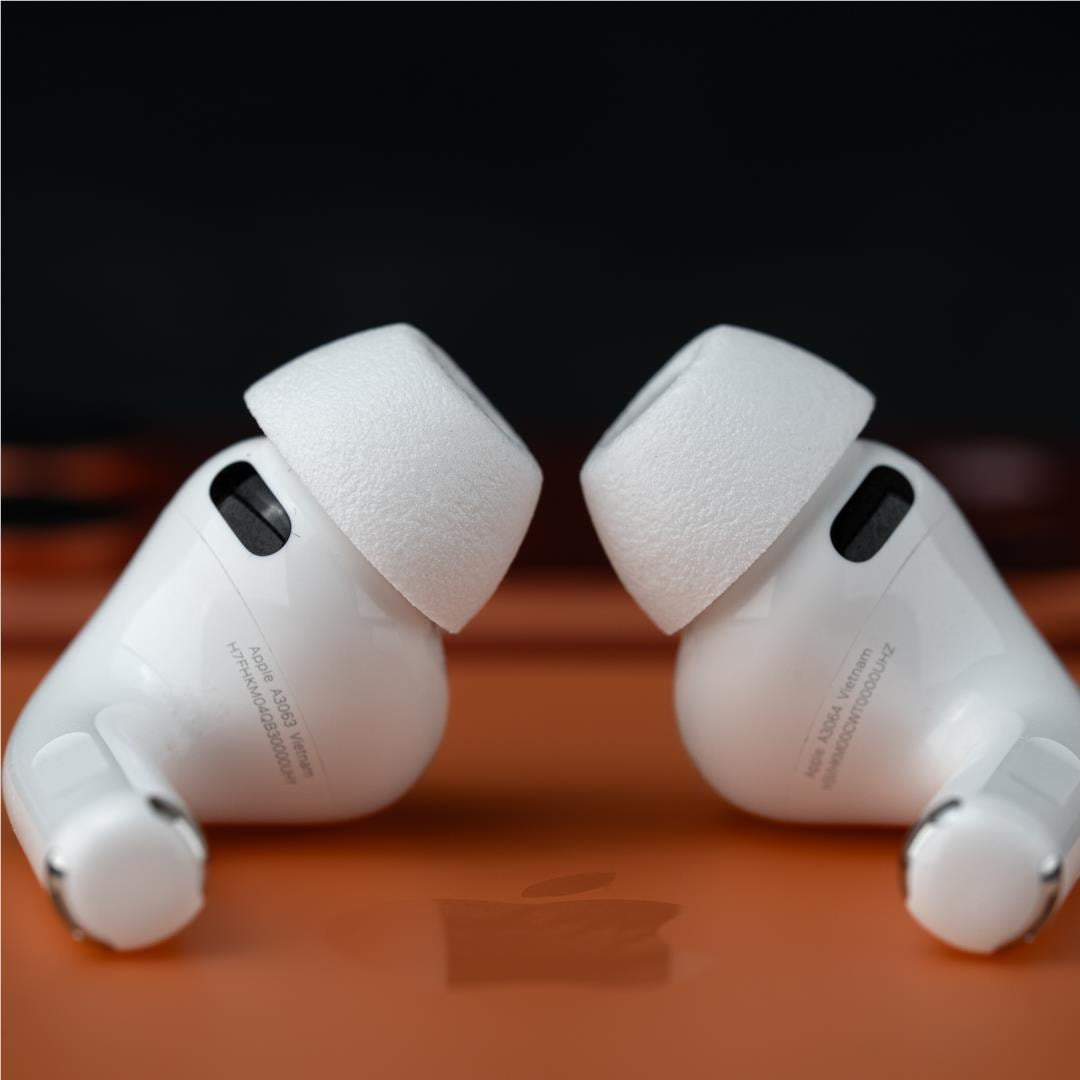 Comply TRUEGRIP Max Headphone Ear Tips for AirPods Pro 3 (White) [Medium]